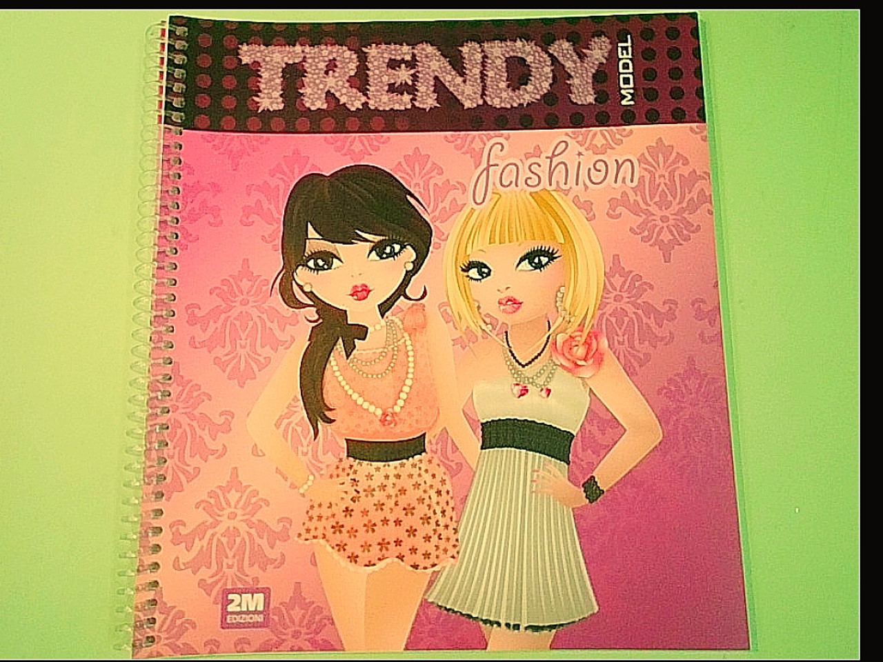 TRENDY MODEL FASHION