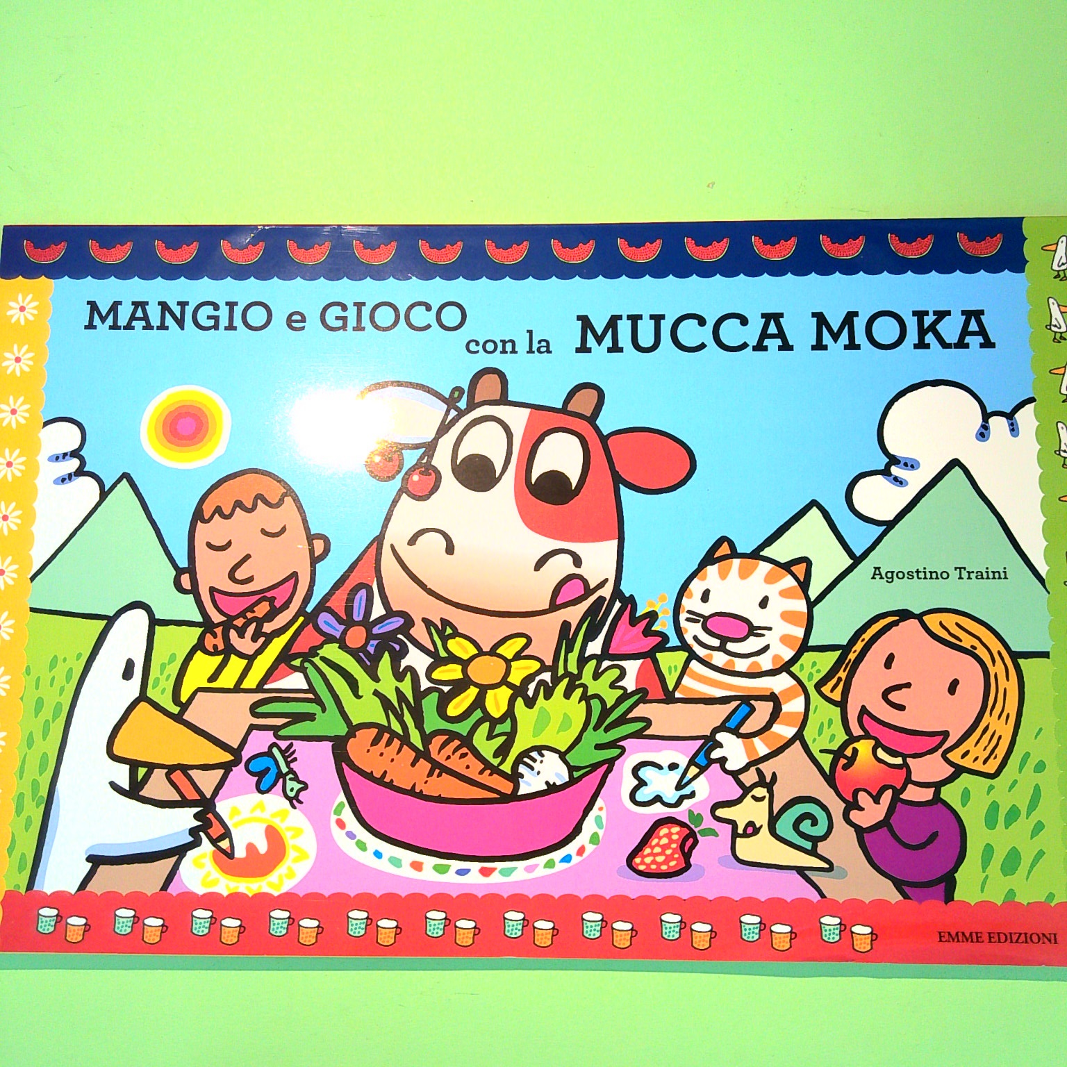 MANGIO E GIOCO CON LA MUCCA MOKA