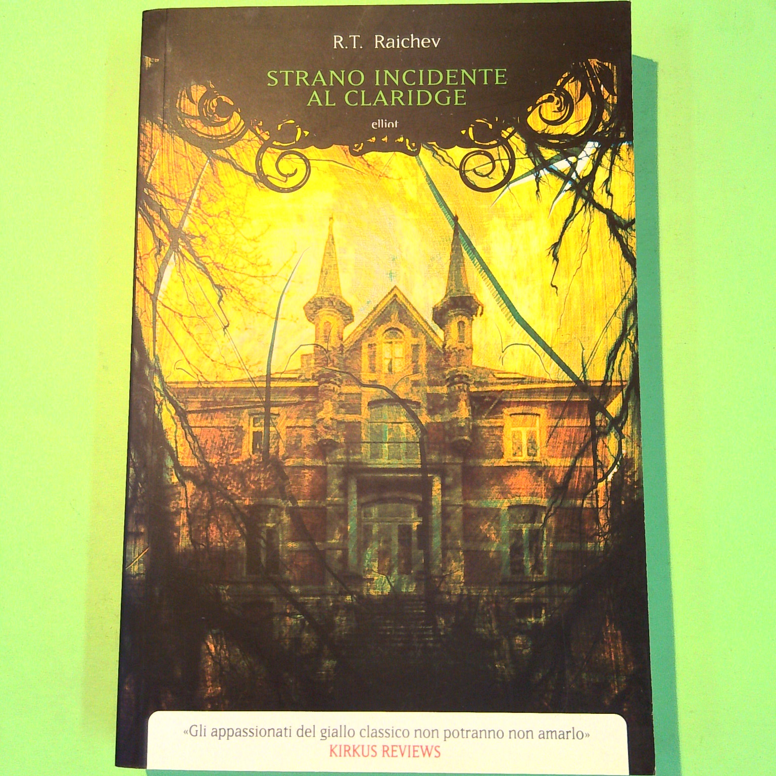 STRANO INCIDENTE AL CLARIDGE