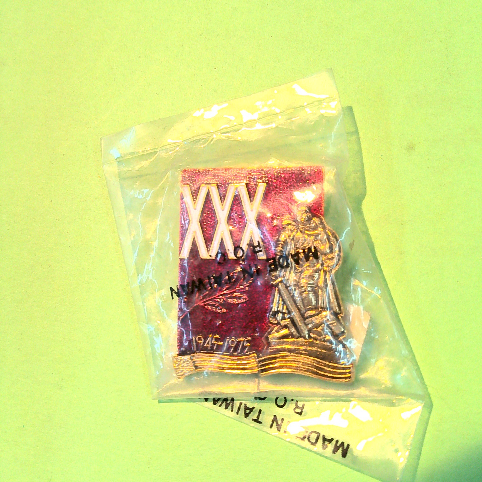 SPILLA VINTAGE SOVIET IN METALLO SMALTATO