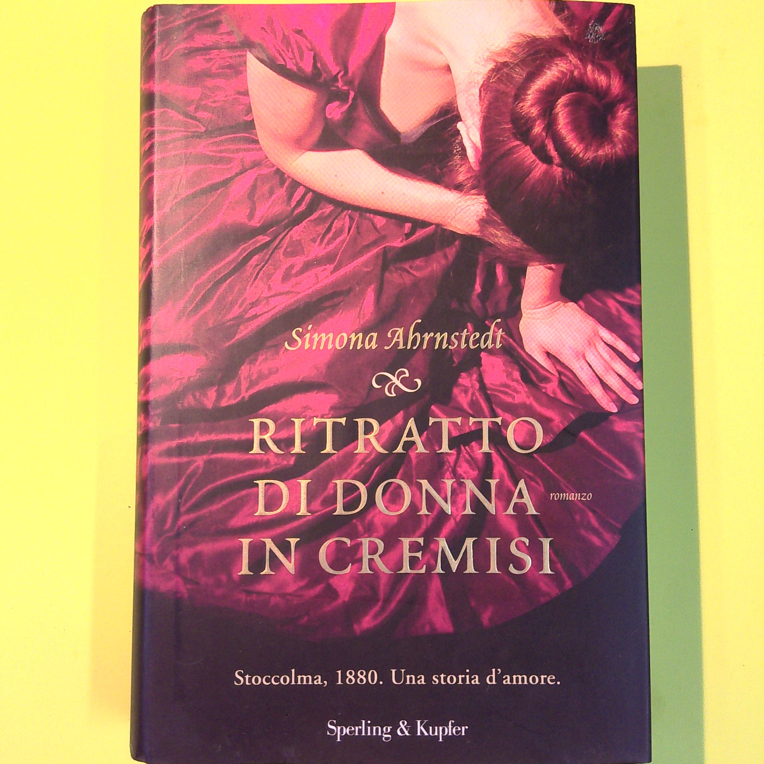 RITRATTO DI DONNA IN CREMISI