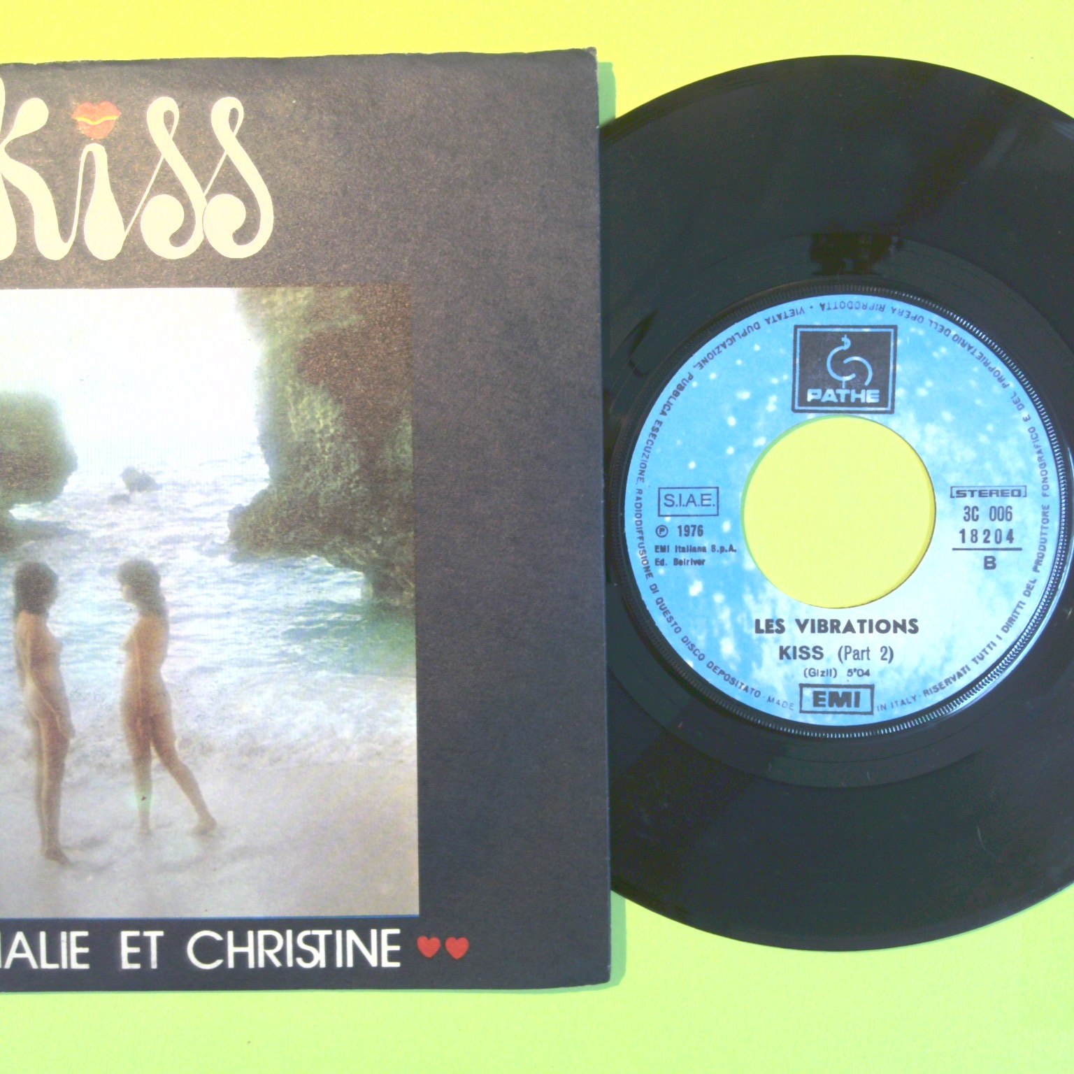 KISS NATHALIE ET CHRISTINE AVEC LES VIBRATIONS DISCO 45 GIRI 3C 006 18204 1976 - immagine 2