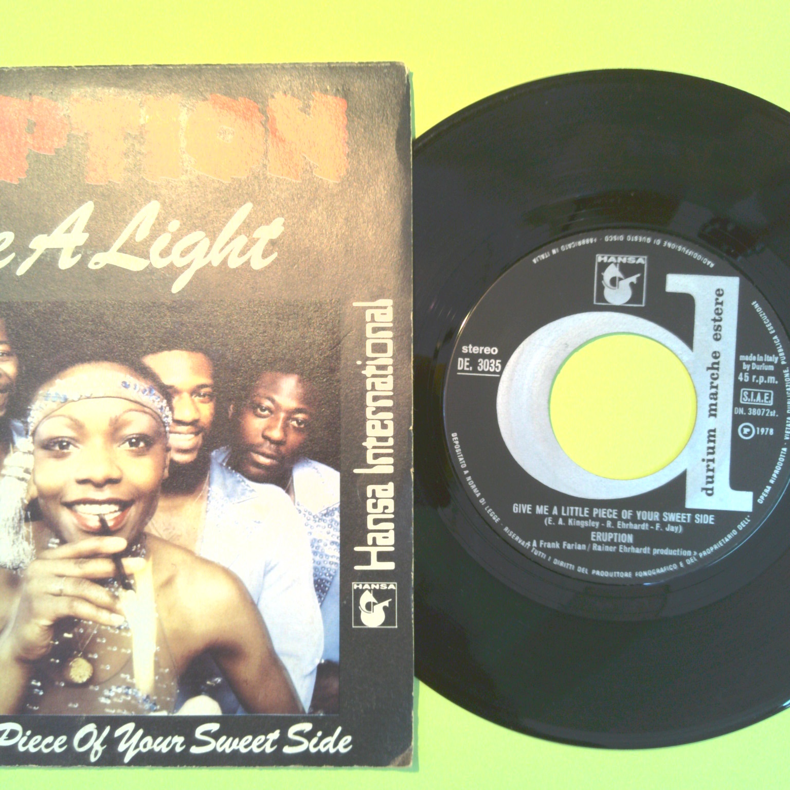 LEAVE A LIGHT/GIVE ME A LITTLE PIECE OF YOUR SWEET SIDE ERUPTION 45 GIRI DE 3035 - immagine 2