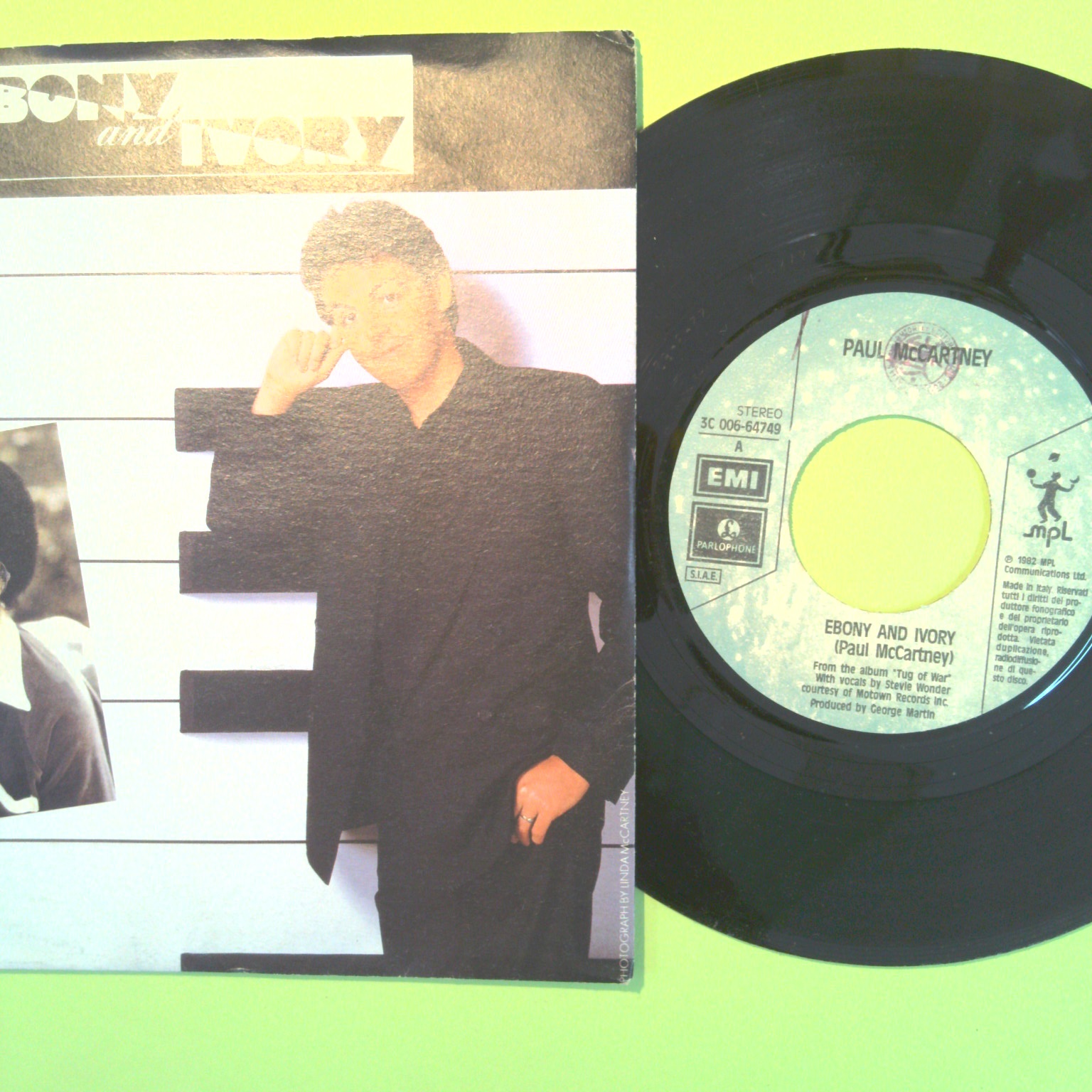 EBONY AND IVORY PAUL MC CARTNEY 45 GIRI 3C 006-64749 1982 - immagine 2