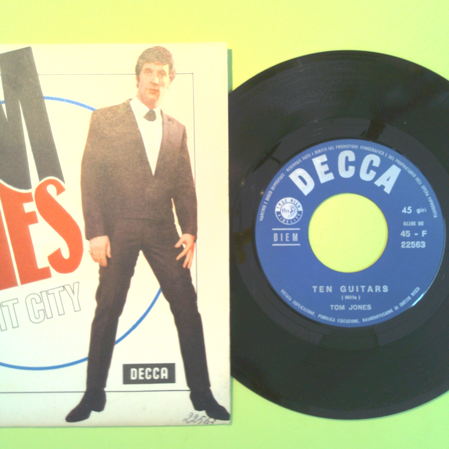 DETROIT CITY/TEN GUITARS TOM JONES 45 GIRI DECCA F 22563 - immagine 2