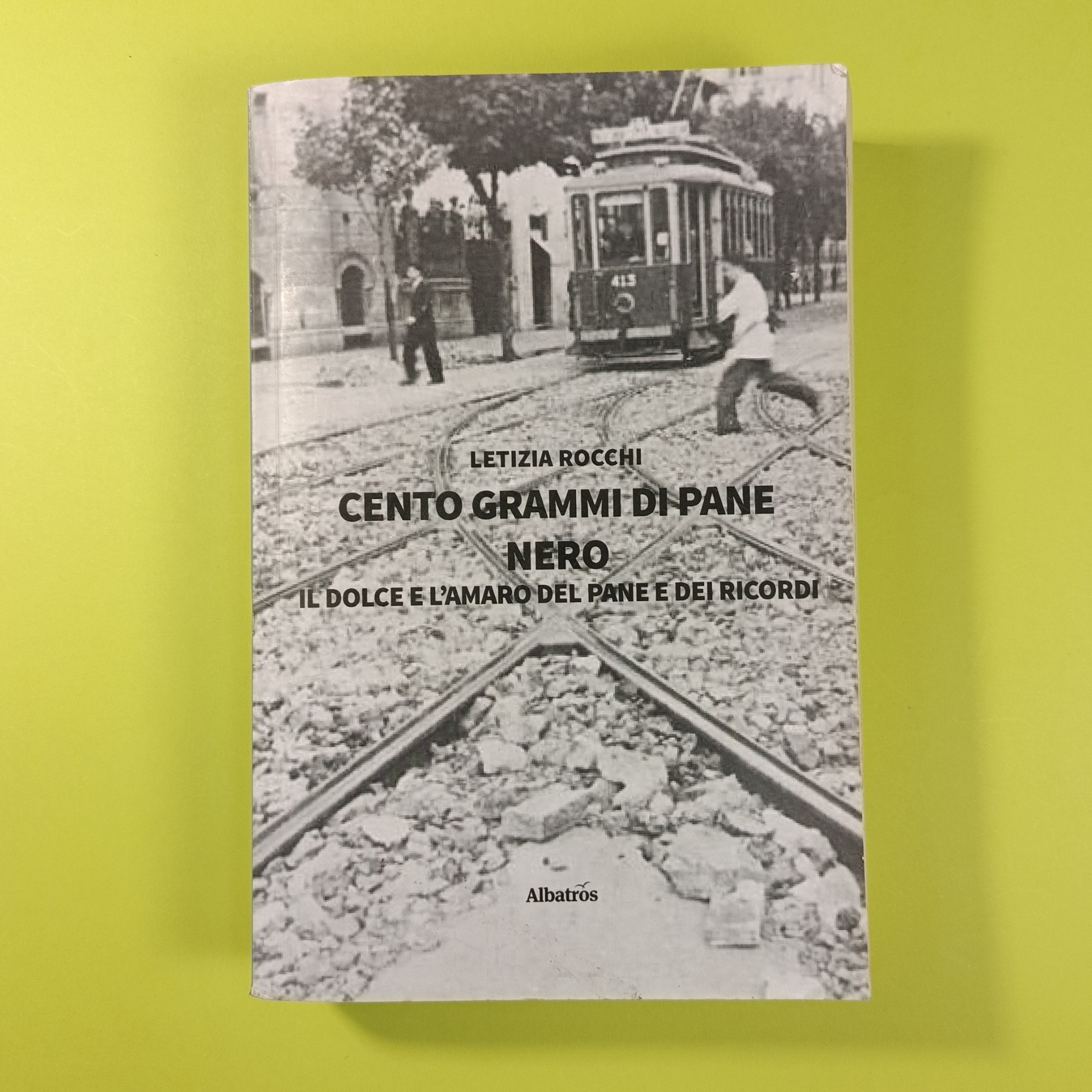 CENTO GRAMMI DI PANE NERO