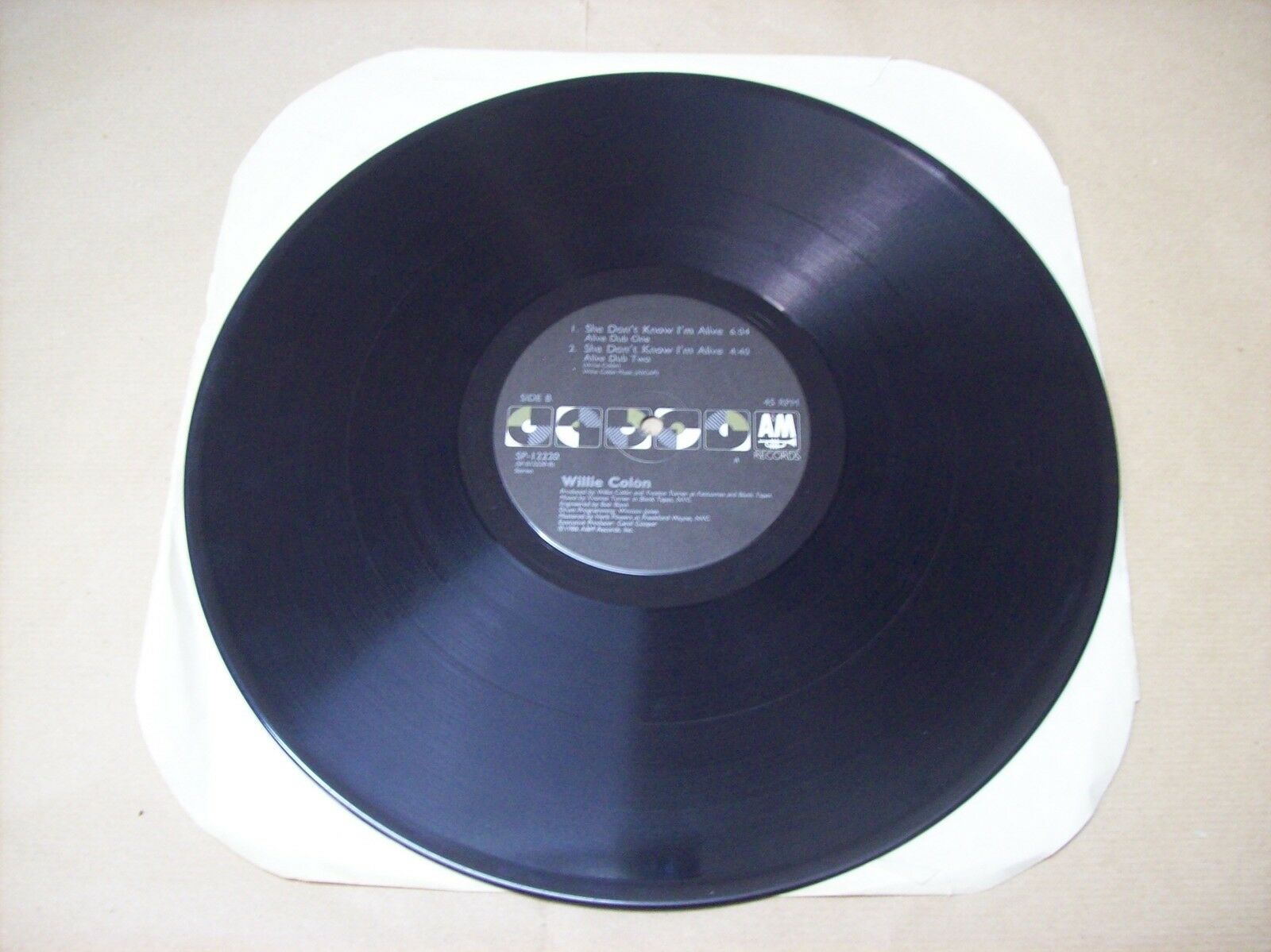 WILLIE COLON SHE DON'T KNOW I'M ALIVE A&M SP 12220 45 GIRI 1986