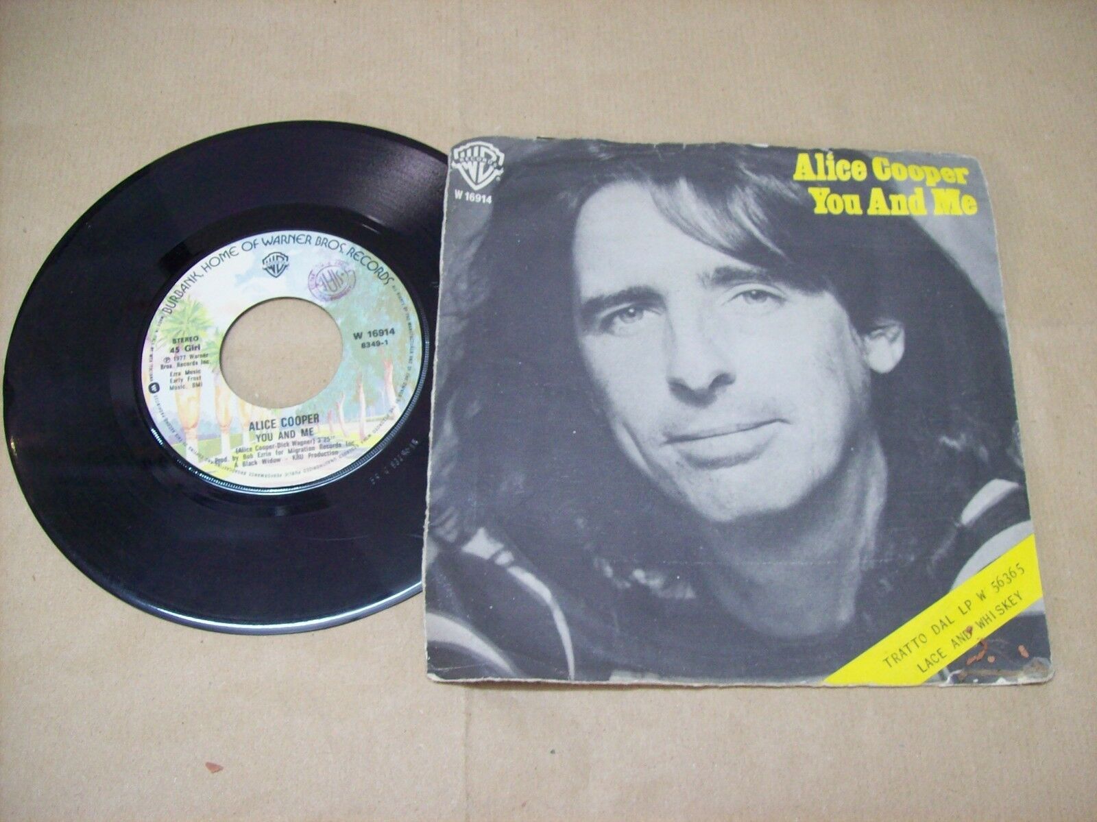 ALICE COOPER YOU AND ME / IT'S HOT TONIGHT WARNER W 16914 45 GIRI 1977