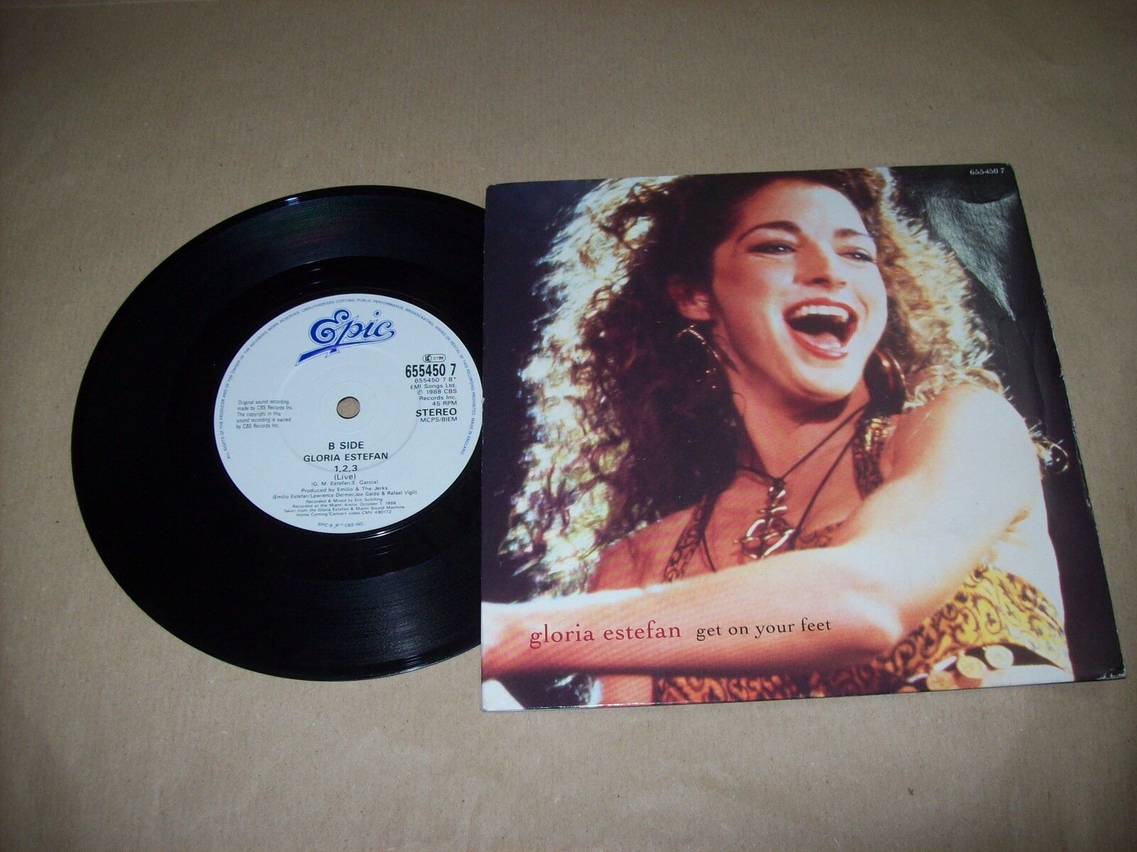 GLORIA ESTEFAN GET ON YOUR FEET / 1 2 3 LIVE EPIC 655450 7 45 GIRI 1989