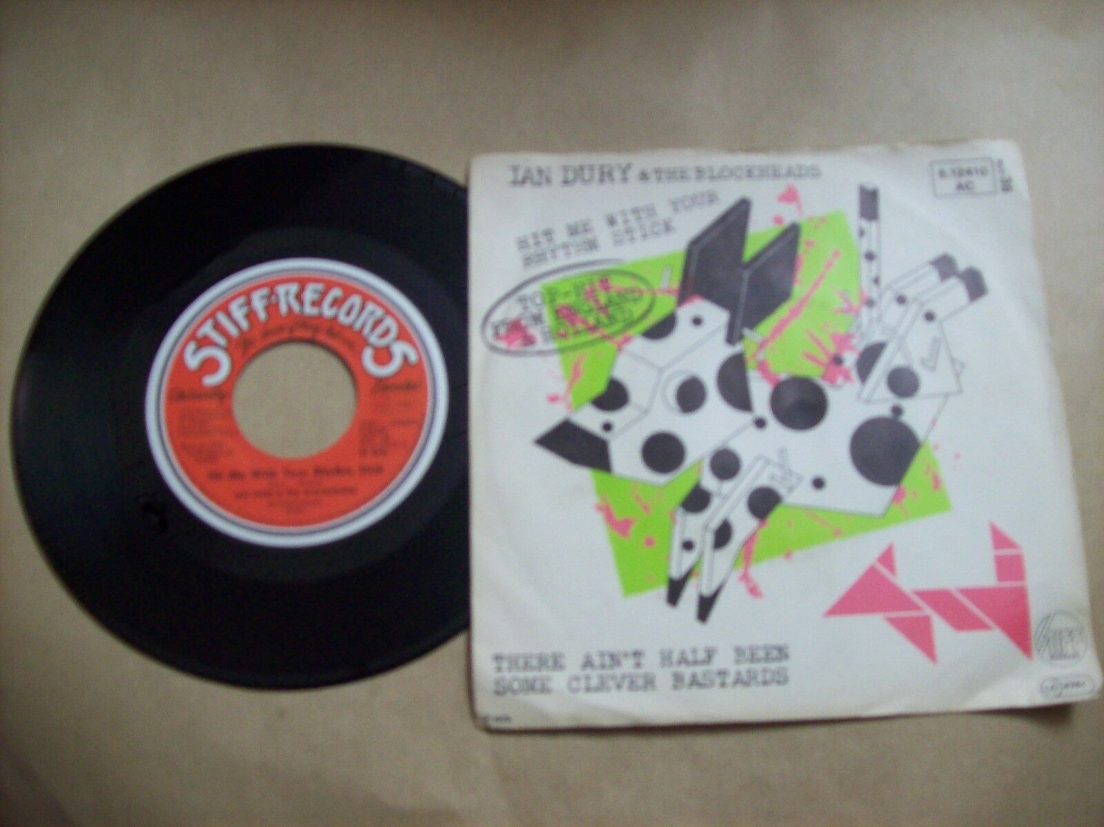 IAN DURY & THE BLOCKEADS HIT ME /THERE AIN'T HALF BEEN STIFF RECORDS 6 12 410 AC