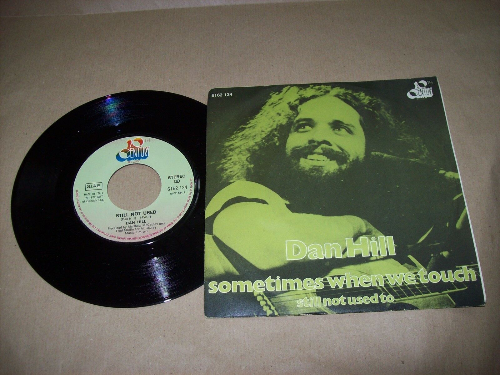 DAN HILL SOMETIMES WHEN WE TOUCH / STILL NOT USED CENTURY 6162 134 45 GIRI 1977