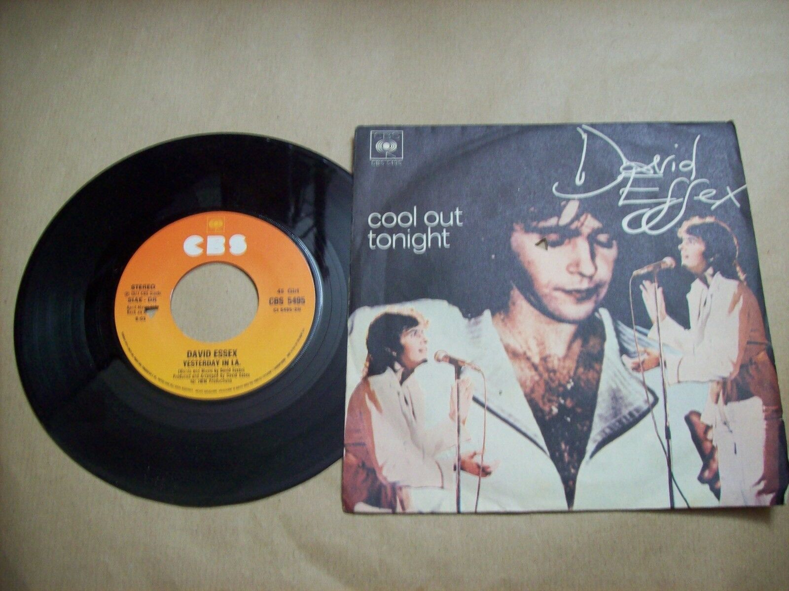 DAVID ESSEX COOL OUT TONIGHT / YESTERDAY IN LA CBS 5495 45 GIRI 1977