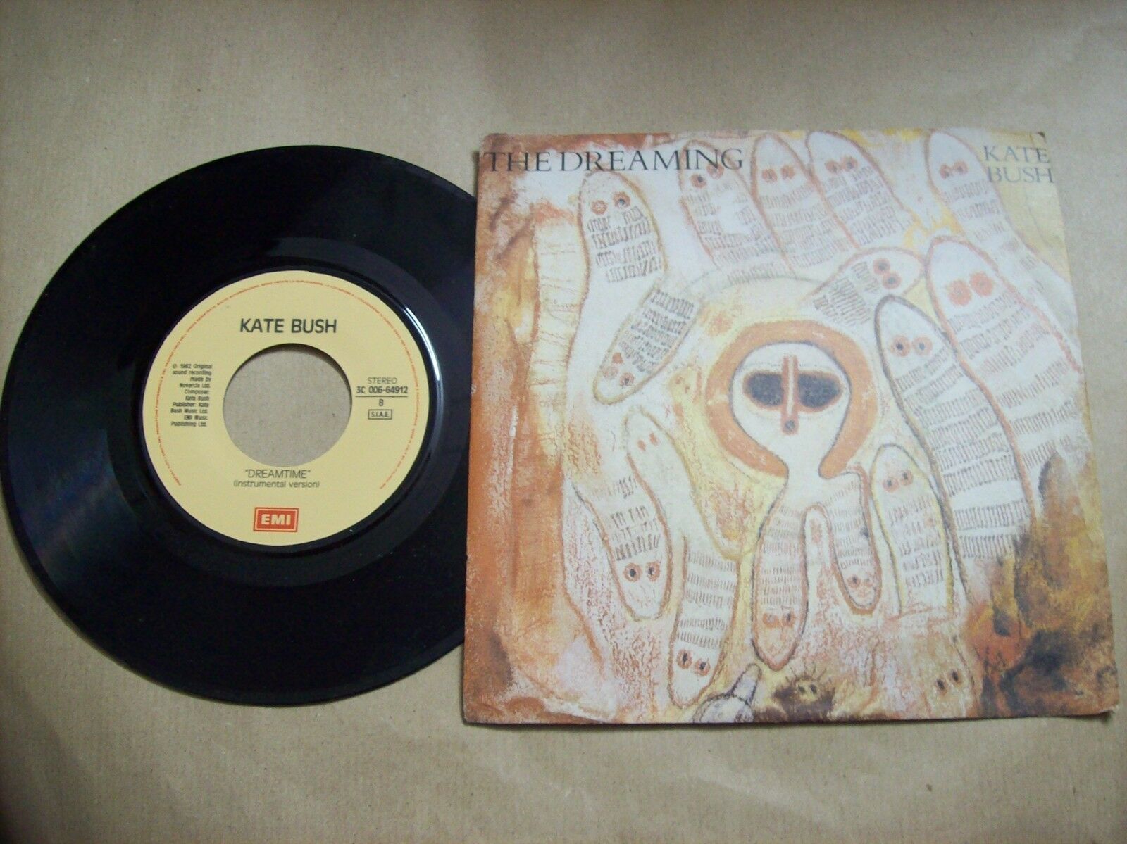 KATE BUSH THE DREAMING / DREAMTIME INSTRUMENTAL EMI 3C 006 64912 45 GIRI 1982