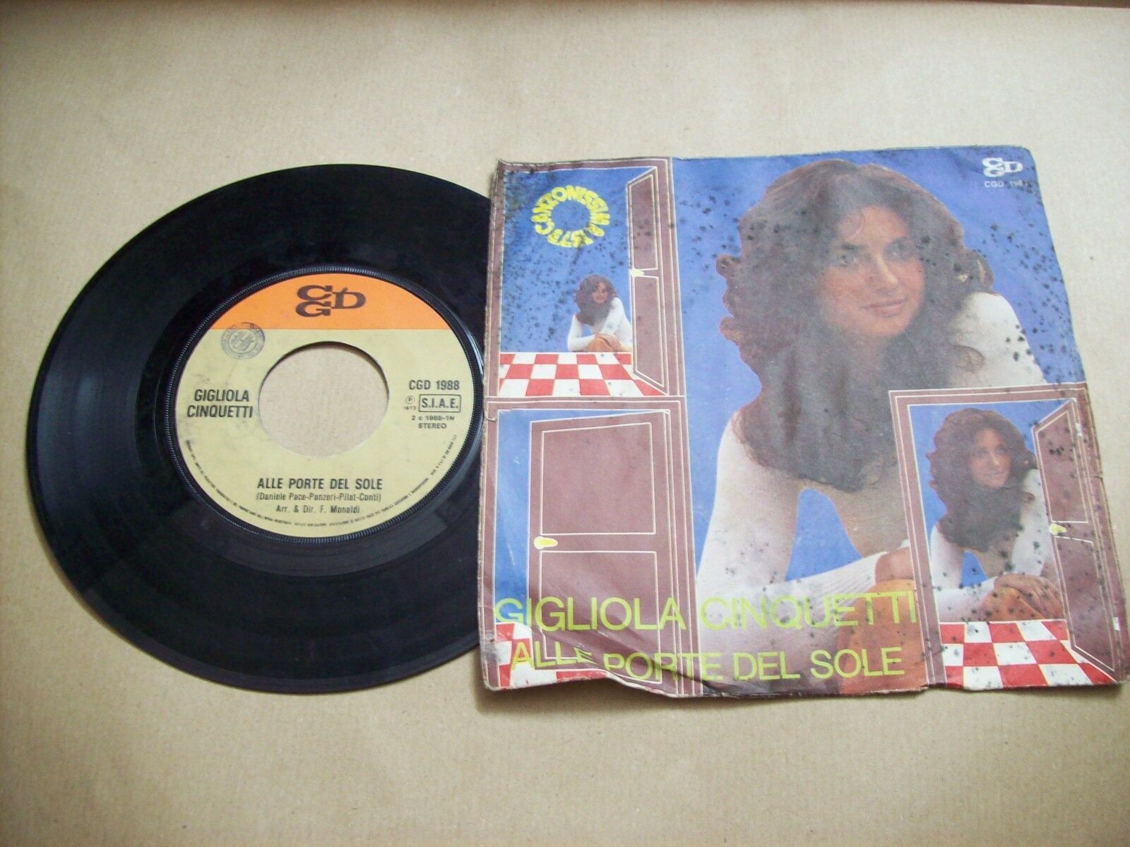 GIGLIOLA CINQUETTI ALLE PORTE DEL SOLE / MISTER CHIPP CGD 1988 45 GIRI 1977