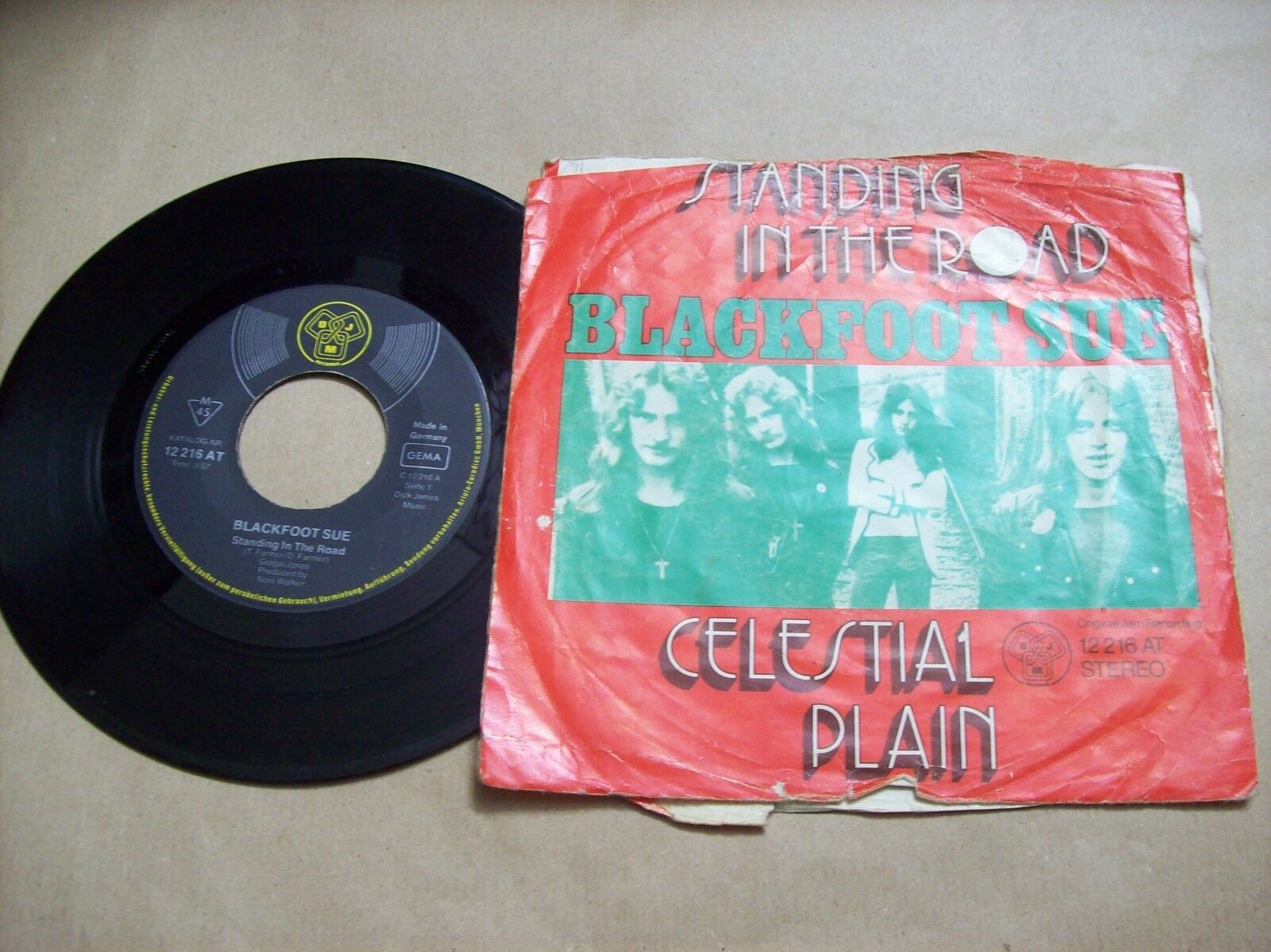 BLACKFOOT SUE STANDING IN THE ROAD / CELESTIAL PLAIN DJM C 12 216 45 GIRI 1972